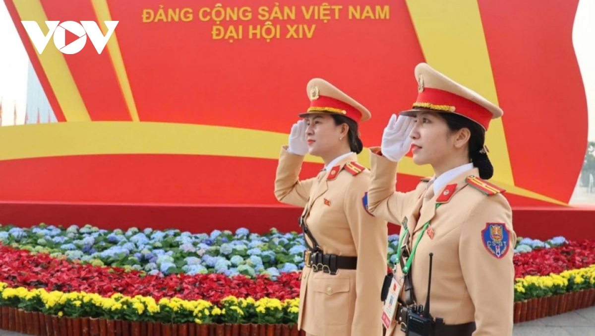 Hanoi police conduct motorcade escort drill ahead of 14th National Party Congress